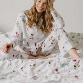 piżama w kwiaty polne