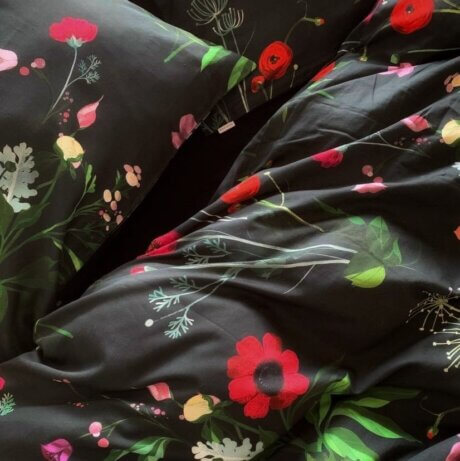 bedding dark flowers