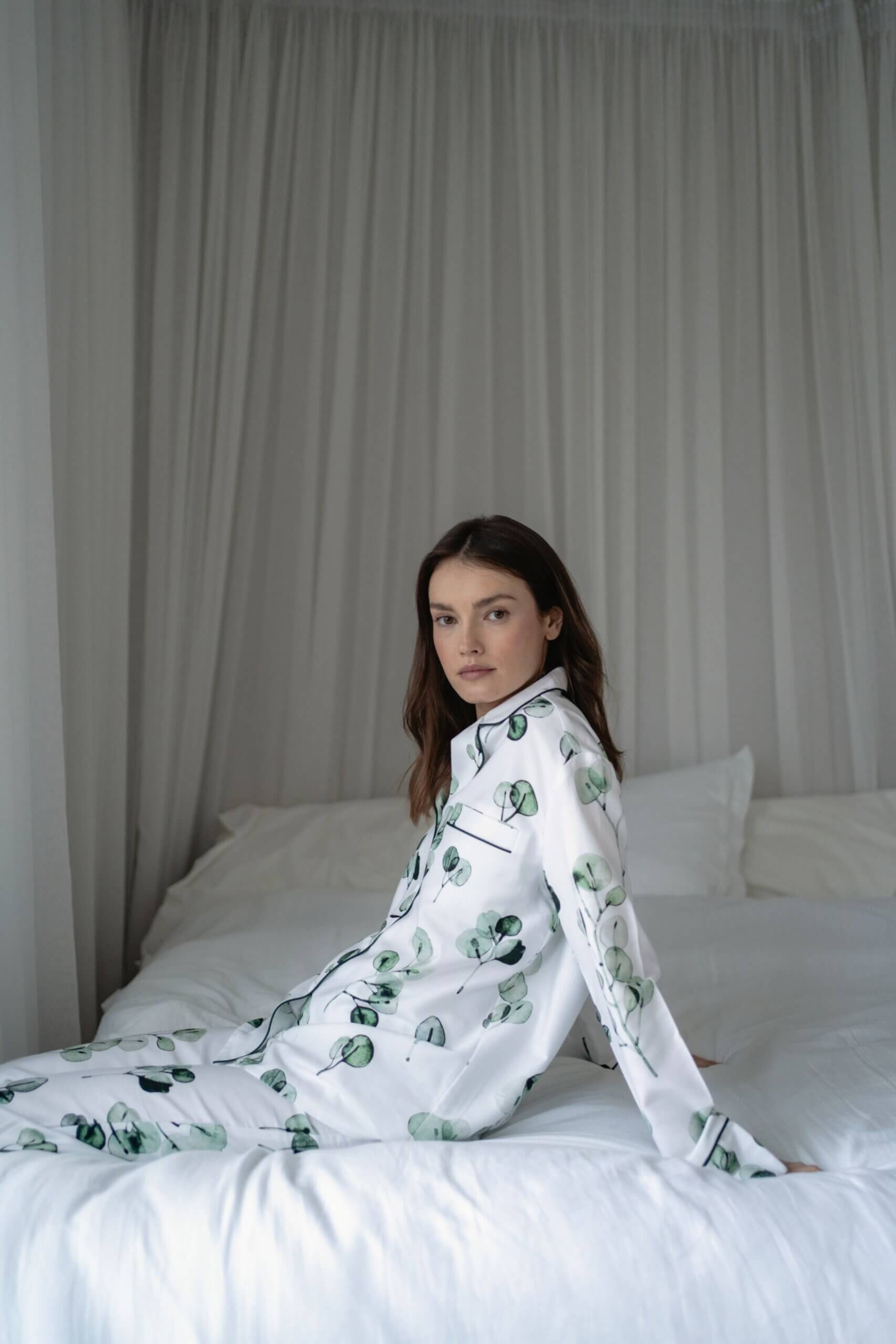 Bawełniana piżama z długim rękawem w gałązki eukaliptusa White Pocket