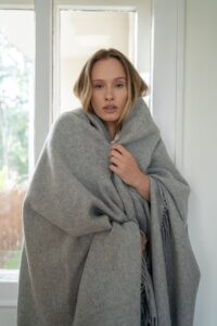 Naturalny koc merino szary classic grey White Pocket