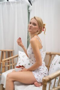 pizama na ramiaczkach na lato poziomki white pocket