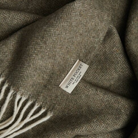 Wełniany koc merino z kaszmirem w kolorze zgaszonej zieleni White Pocket