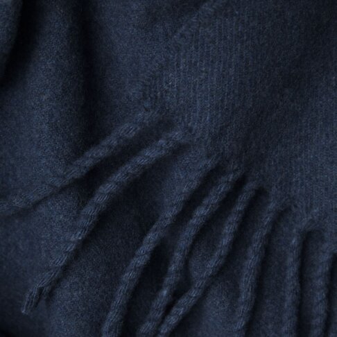 Granatowy koc z kaszmiru White Pocket