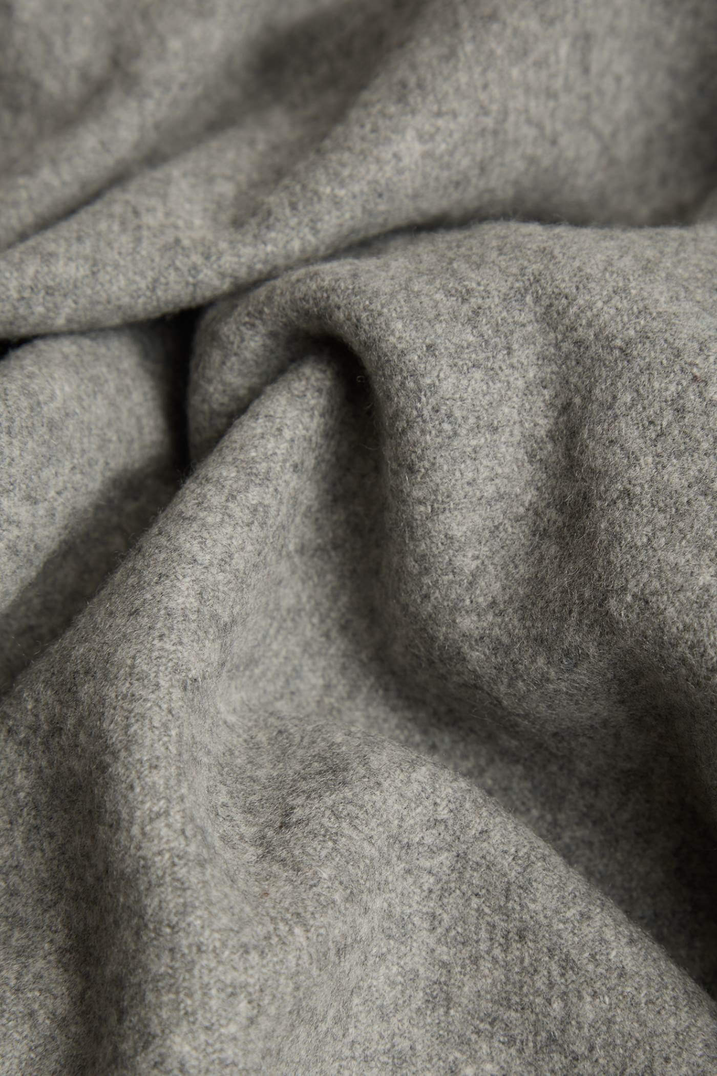 Koc z czystego kaszmiru w szarym kolorze White Pocket